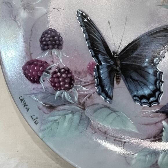 Vintage Lena Liu Red Spotted Purples Collector Plate 9090A 8.5" W.L. George 1988 - Picture 3 of 5